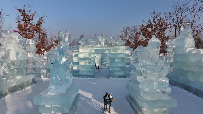 外滩雪人码头大雪人