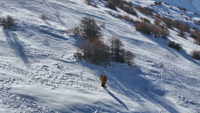 实拍登雪山画面