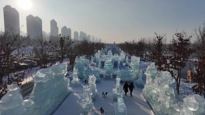 外滩雪人码头大雪人