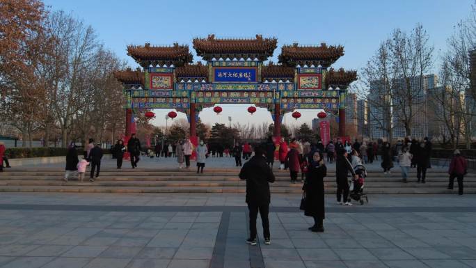 北京大运河文化广场春节氛围过年游人如织