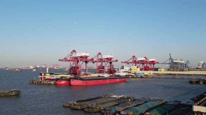 航拍长江港口码头