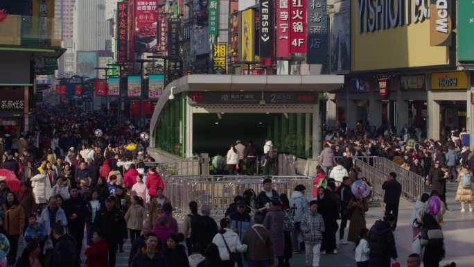 长沙步行街过年人流06