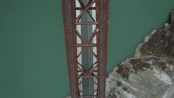 俯拍拉林铁路藏木特大桥