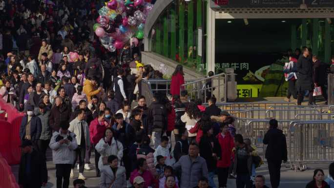 长沙步行街过年人流04