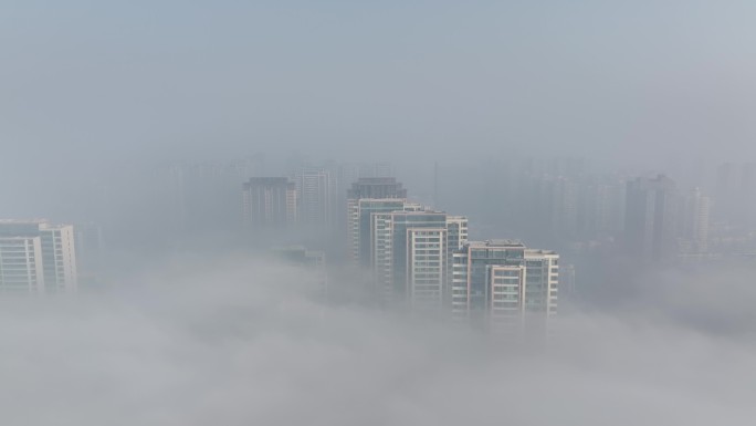 航拍襄阳城市大雾天气天空之城平流雾风光