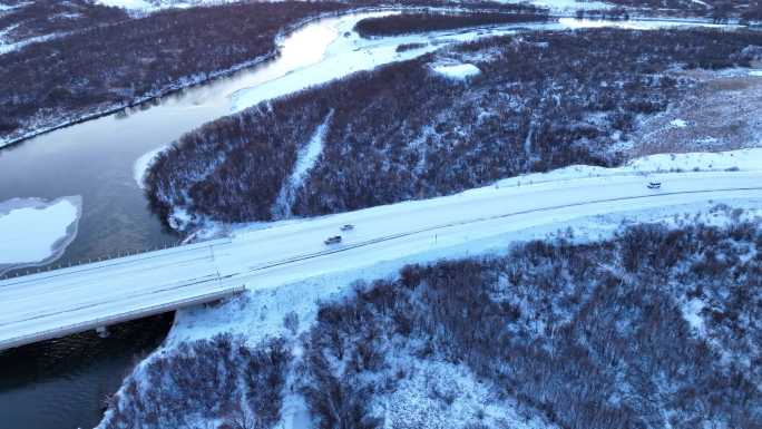 桥梁河流冰雪路面上行驶的汽车