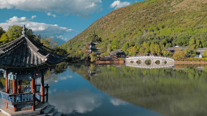 云南旅游丽江黑龙潭公园得月楼五孔石拱桥