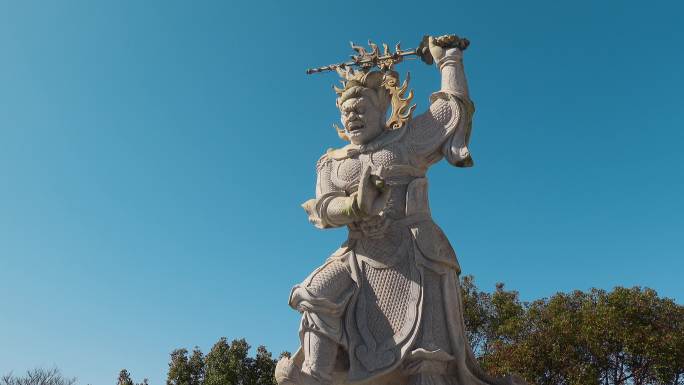 浙江旅游普陀山南海观音铜像旁天王石雕石像