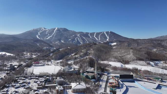 哈尔滨亚布力滑雪度假村雪山水世界