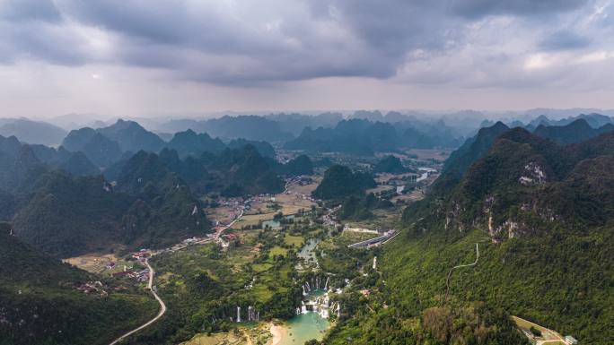 广西崇左德天瀑布喀斯特地貌航拍全景