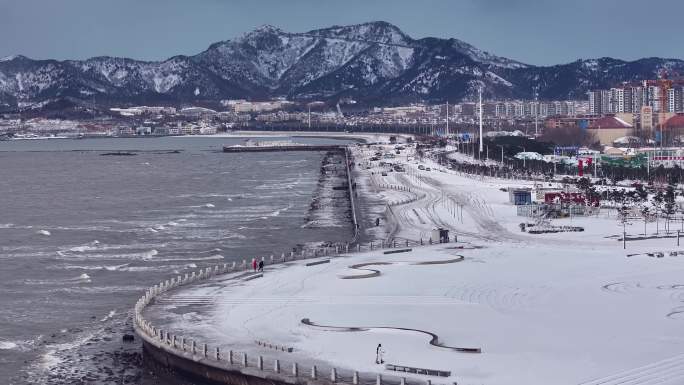 4K航拍烟台海边雪景