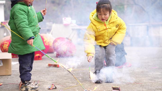 春节春联红灯笼烟花爆竹乡村新年