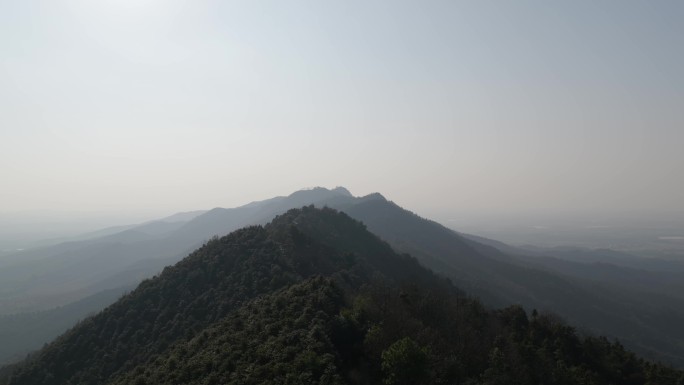 高山远眺景象