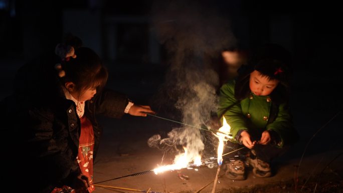 春节春联红灯笼烟花爆竹乡村新年