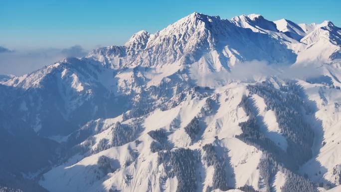 新疆博州果子沟雪山冬季晴天高空航拍风景