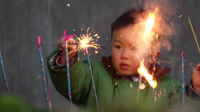 春节春联红灯笼烟花爆竹乡村新年