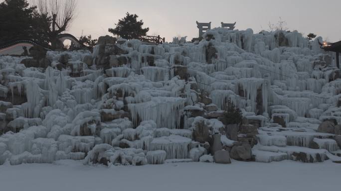 航拍威海市环翠区华夏城景区冰山冰川流水