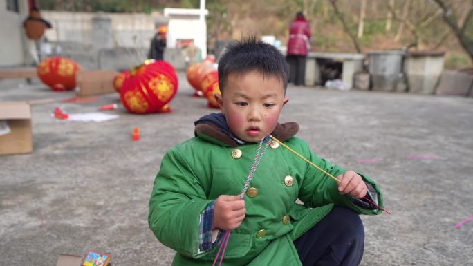 春节春联红灯笼烟花爆竹乡村新年