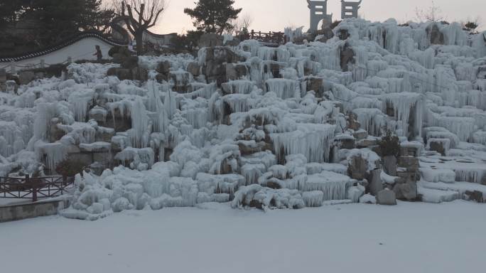 航拍威海市环翠区华夏城景区冰山冰川流水