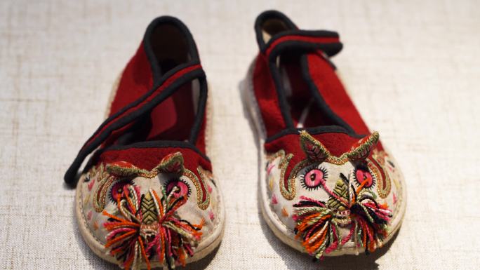 中国传统手工艺品非物质文化遗产绣花虎头鞋