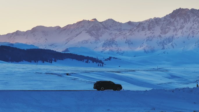 新疆博州赛里木湖冬季日落雪山航拍风景