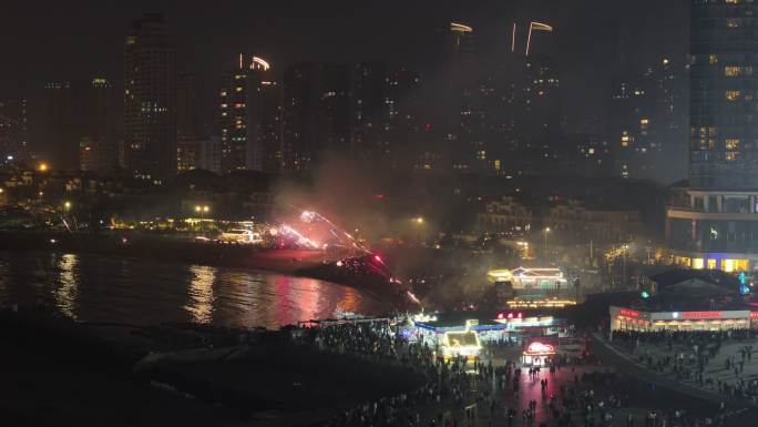 航拍海滩人群烟火华丽烟花8分钟大合集