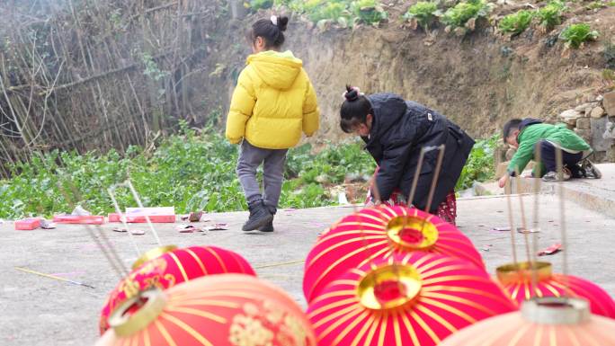 春节春联红灯笼烟花爆竹乡村新年