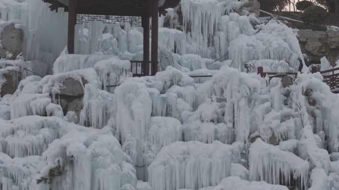 航拍威海市环翠区华夏城景区冰山冰川流水