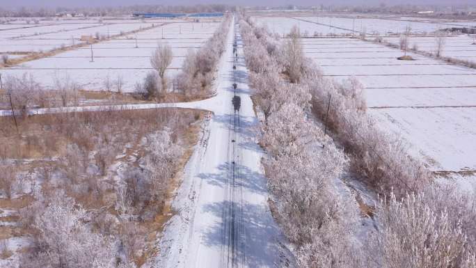 航拍冬天乡村道路凇雪景