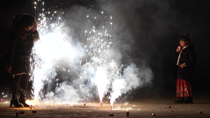 春节春联红灯笼烟花爆竹乡村新年