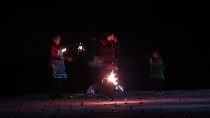 春节春联红灯笼烟花爆竹乡村新年