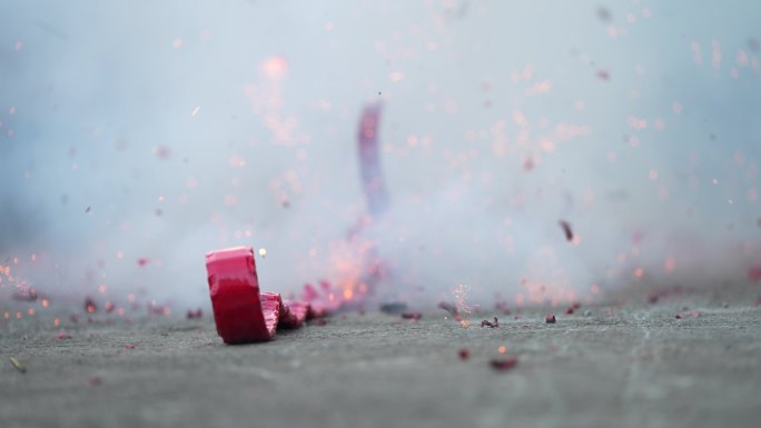 春节春联红灯笼烟花爆竹乡村新年