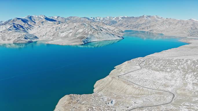 航拍雪后唯美新疆帕米尔高原白沙湖