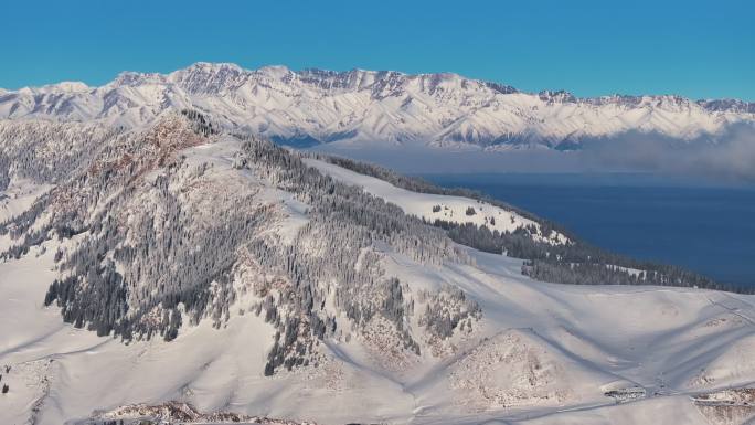 新疆博州赛里木湖雪山冬季晴天高空航拍风景
