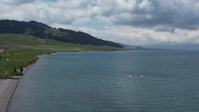 航拍新疆赛里木湖景区