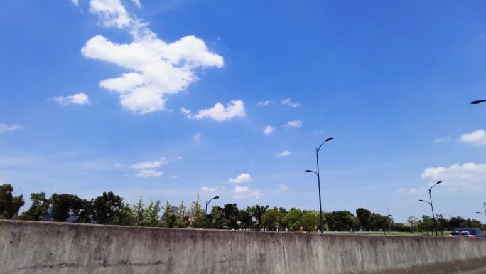 城市马路公路蓝天白云风景视频素材空镜头