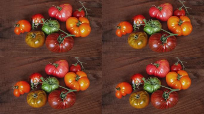 五颜六色的牛肉红，绿，黄，玫瑰农民新鲜的生态未经修饰的真正的番茄在木桌的背景。
