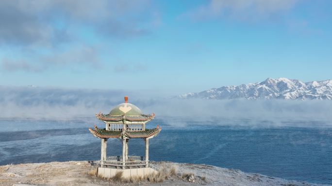 冬季赛里木湖冰推云雾雪山观景塔