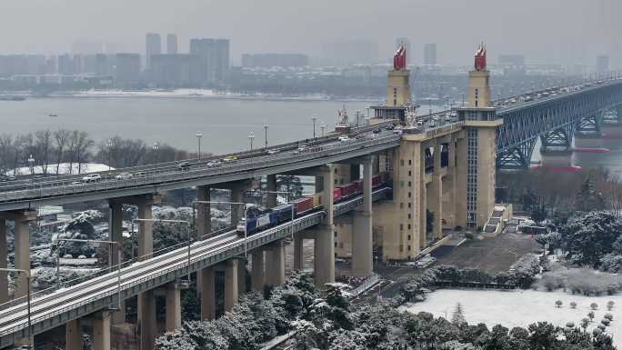 南京长江大桥雪景