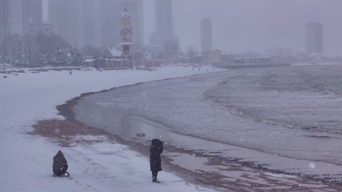 4K航拍烟台海边雪景