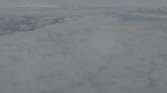 冬季赛里木湖日冕云海雪山航拍灰片