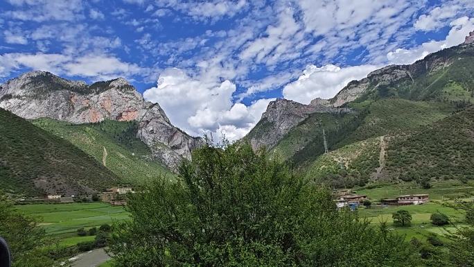 崎岖的大山，一线天