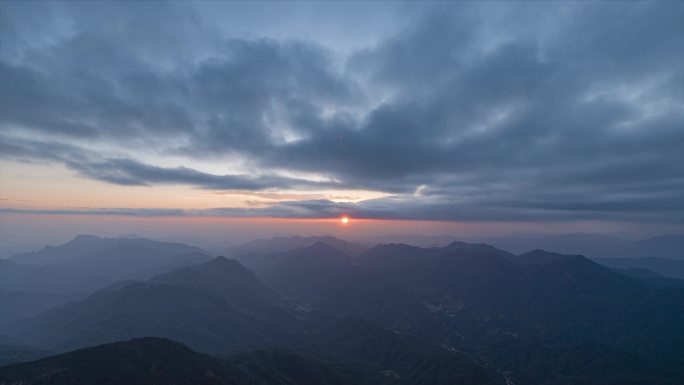 一座山头我看到了日出日落星空延时