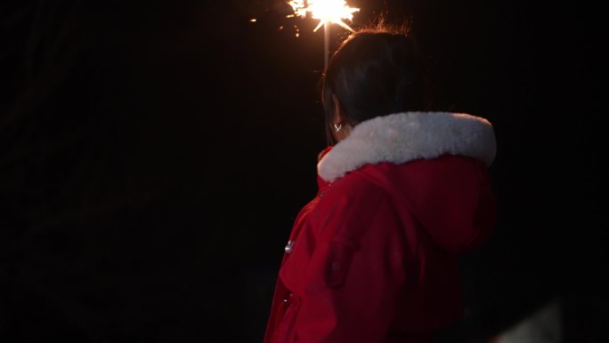 新年春节带孩子放烟花