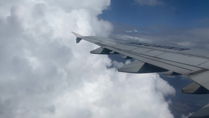 飞机窗外  云海