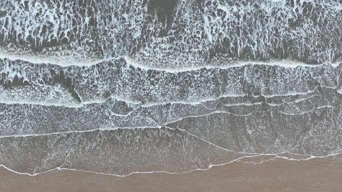 俯拍大海阴天大海航拍海洋海水海岸线海滩