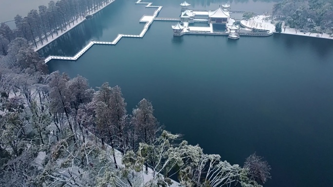 武汉东湖冬天唯美风景古建筑暴雪冬季