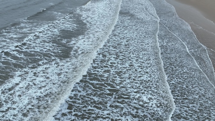 俯拍大海阴天大海航拍海洋海水海岸线海滩