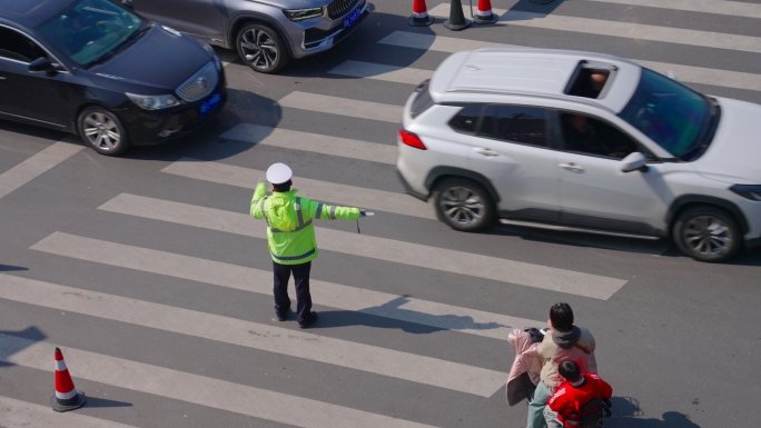 交警指挥交通