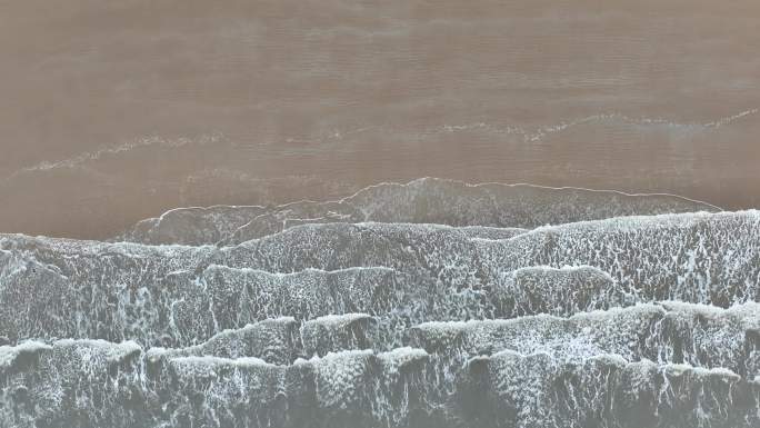 俯拍大海阴天大海航拍海洋海水海岸线海滩